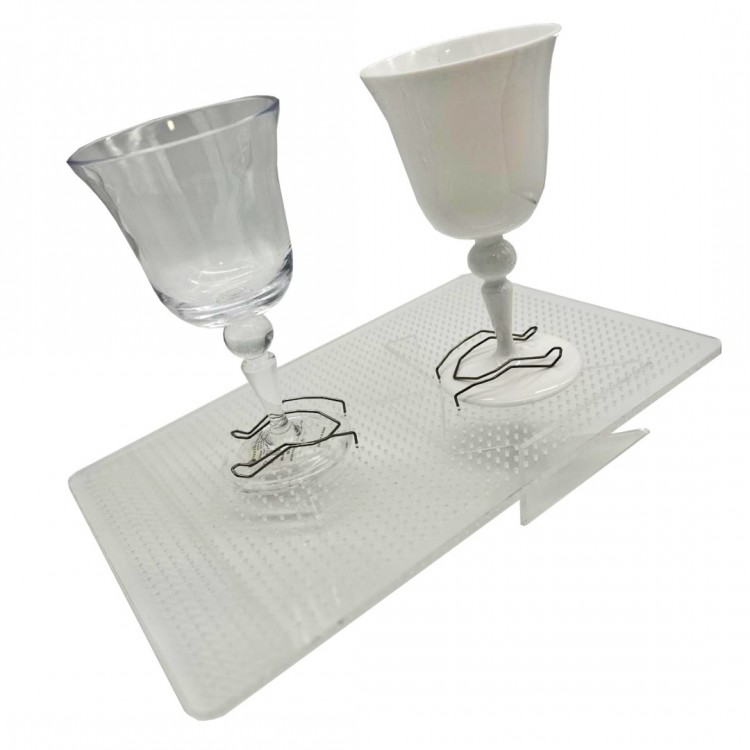 CLINK FREE TEKNE VE KARAVANLAR İÇİN TABAK ,BARDAK VE KADEH SABİTLEYİCİ DELİKLİ AKRİLİK PLEKSİ TEPSİ  -  22x33cm